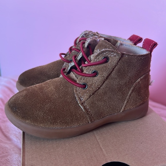 Ugg size 8 toddler - Picture 2 of 4